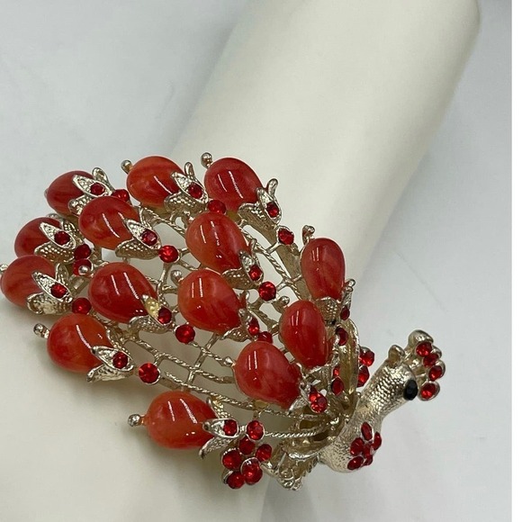 Red Cabachon Beaded Rhinestone Gold Tone Peacock Bangle Bracelet - Picture 1 of 11